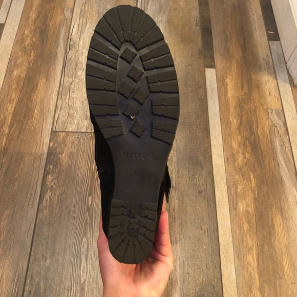 EUC!  Women’s Suede Wedge w/ functional zipper. - Picture 11 of 15